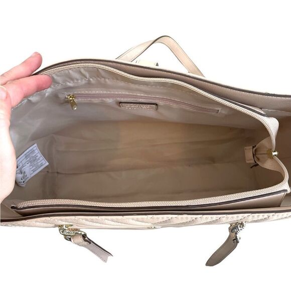 Quilted Chevron Beige Shoulder Tote Bag - Picture 9 of 10